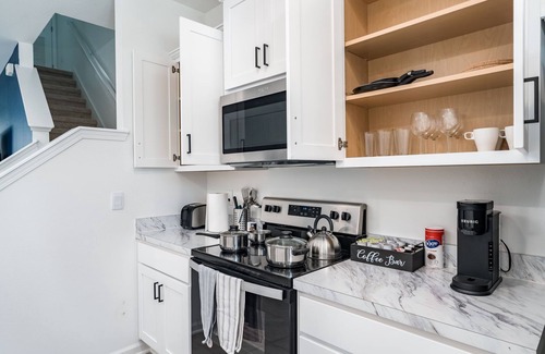 Baymeadows Haus | Enjoy this modern brand-new townhouse located in the heart of Jacksonville.