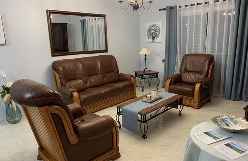 Relva Haus | Enjoy this spacious and comfortable house within minutes to the airport.