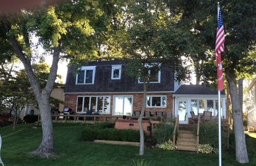 Sister Lakes Haus | Genießen Sie das Leben am Wasser am All-Sport-Magician Lake mit wunderschönen Sonnenuntergängen