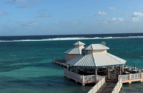 Colliers Bay Haus | Enjoy your Christmas in a Delightful 2-bedroom resort in East End Grand Cayman!