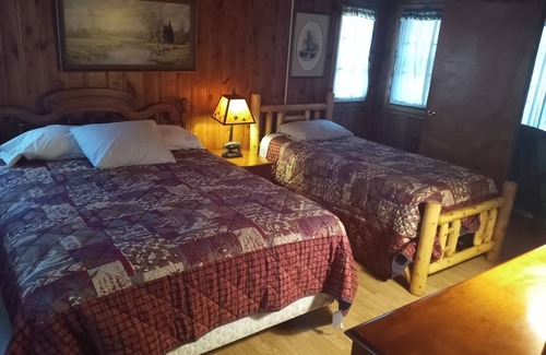 Comins Township Resort | Mieten Sie Ihr eigenes abgeschiedenes North Woods Resort an einem nicht öffentlich zugänglichen Angelsee