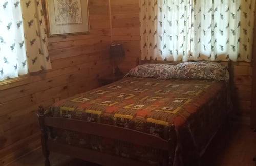 Comins Township Resort | Mieten Sie Ihr eigenes abgeschiedenes North Woods Resort an einem nicht öffentlich zugänglichen Angelsee