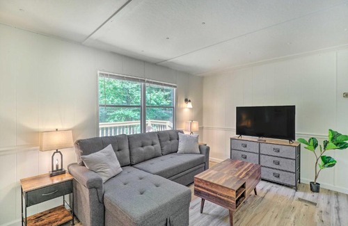 Ennice Haus | Ennice Escape Less Than 3 Mi to Blue Ridge Parkway!