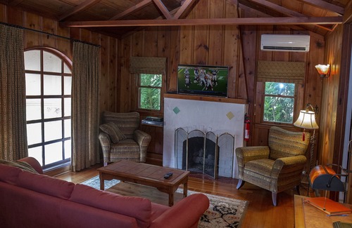 Sutter Creek Hütte | Enolas Cottage - Restauriertes malerisches Cottage aus den 1940er Jahren im Herzen von Sutter Creek