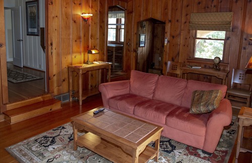 Sutter Creek Hütte | Enolas Cottage - Restauriertes malerisches Cottage aus den 1940er Jahren im Herzen von Sutter Creek