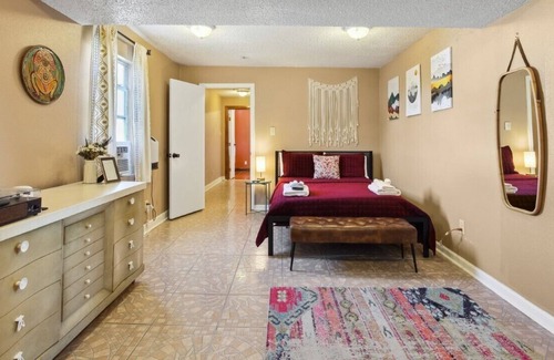 Holy Cross District Haus | Enormous, Historic Gem w/ 5 Bathrooms. Great for Groups!