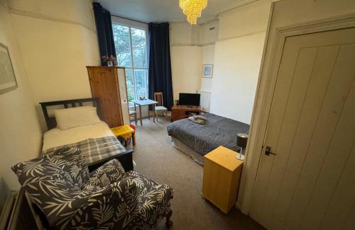 Sketty Haus | Ensuite Double Room, by Swansea University, Sketty, R2
