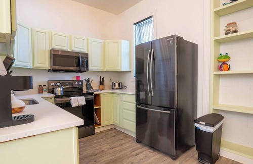 Enterprise Wohnung | Enterprise 2 BD - Cozy in Central Enterprise