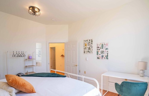 Enterprise Wohnung | Enterprise 2 BD - Cozy in Central Enterprise