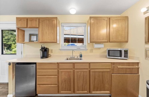 Medford Haus | Entertainment Home on Golf Course - Hot Tub /Pool