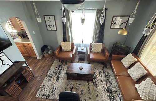 Kellogg Haus | Entire 3 bedroom house right next to Silver Mountain