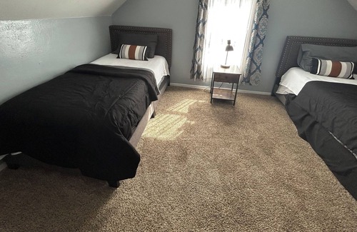 Kellogg Haus | Entire 3 bedroom house right next to Silver Mountain