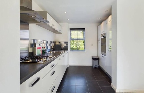 Stafford Haus | Entire 3-BRHouse in Stafford Parking/wi-fi/netflix