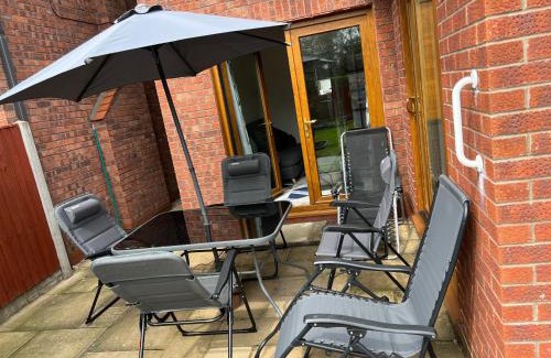 Mapperley Haus | Entire -4 Bedrooms Detached House with Driveway