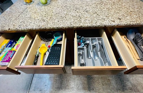 Riverton Wohnung | Entire apartment 1Bd/1Ba, 1King bed and 1 Queen bed, it accommodates 1-4 guests