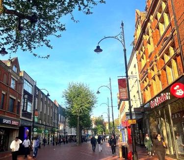 Reading Wohnung | Entire apartment castle view - 10 mins from reading station town centre