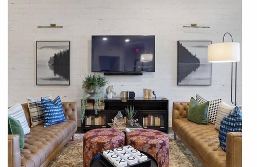 Northlake Wohnung | Entire apartment huge STUDIO APT available now!