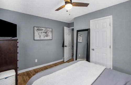 Eastwood Haus | Entire Cute Boho Home Near Hospital, Expo Center, Free Parking