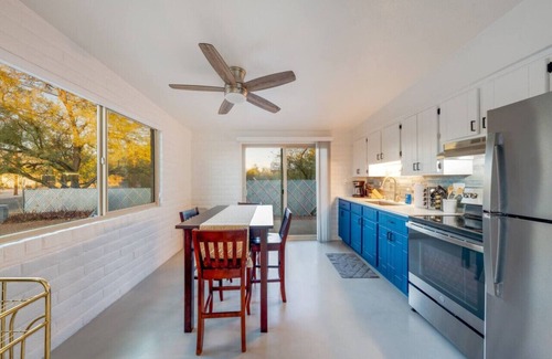 Tucson Wohnung | Entire Duplex / Central / 4 BR 2 BA / Cozy / Fenced
