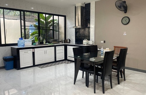 Bang Sue Haus | Entire house/4bedrooms/2mins to mrt/near Chatuchak Market