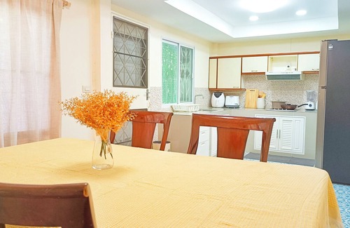Suan Luang Haus | Entire House for 9 people near BTS Onnut