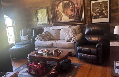 Moundville Haus | Entire home, cleaning fees already included. Pet friendly.