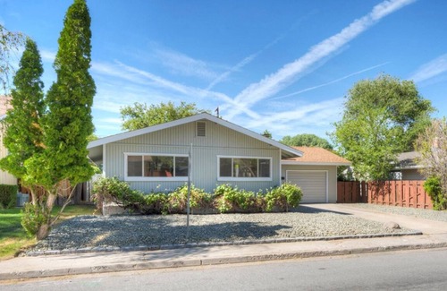 Carson City Haus | Entire House - Charming 3-Bedroom House - Quite Neighborhood