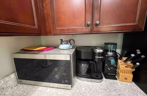 Arundel on the Bay Haus | Entire house on quiet street w/fenced yard—1 block from river, 3 from bay