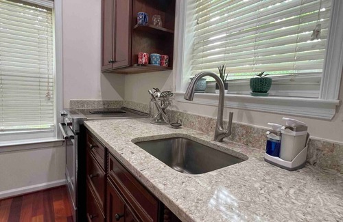 Arundel on the Bay Haus | Entire house on quiet street w/fenced yard—1 block from river, 3 from bay