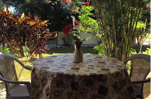 Corozal Wohnung | Entire House, Privacy, Pool, Canal, Ocean Views, Kitchen, AC's, Dock, Sleeps 9
