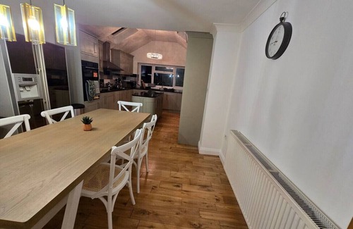 Quedgeley Haus | Entire House Quedgeley, Gloucester