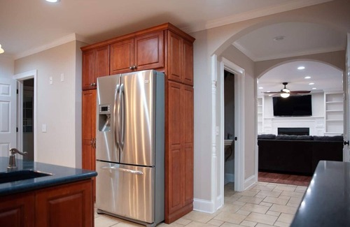 Dalton Haus | Entire House with Parking | Ideal for Long Stays!