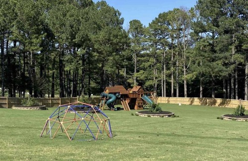 West Fork Haus | Entire House with Pool & Playground on 3 Acres