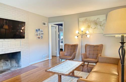 Arlington Haus | Entire Private 3 Bedrooms 1 Bathroom Single House with Fenced Garden