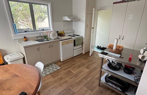 Palmerston North Haus | Entire Property 5 minutes to City Perfect for Staff, Families and Groups.