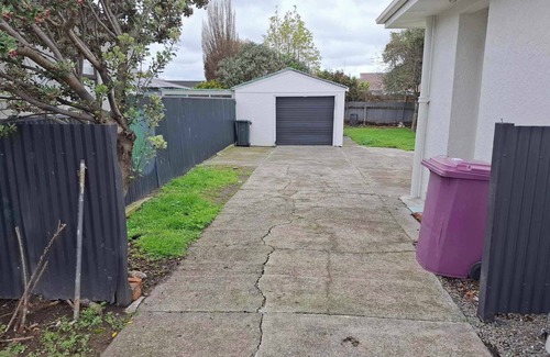 Palmerston North Haus | Entire Property 5 minutes to City Perfect for Staff, Families and Groups.