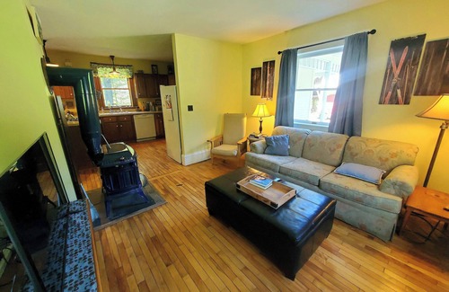 Jay Sonstige | Entire Rustic Farmhouse minutes from Jay Peak