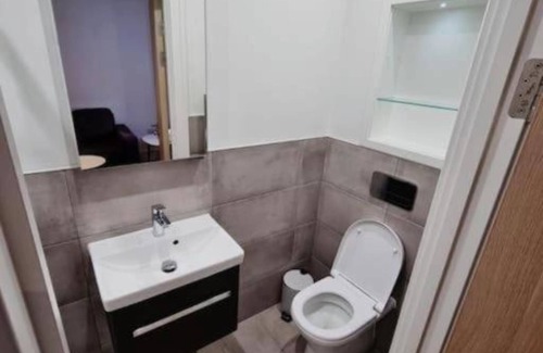 Loxford Wohnung | Entire Studio Flat in Ilford Town Centre 2 Minutes From Train Station