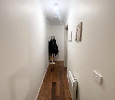 Penguin Haus | Entire Unit in Penguin with Free Parking
