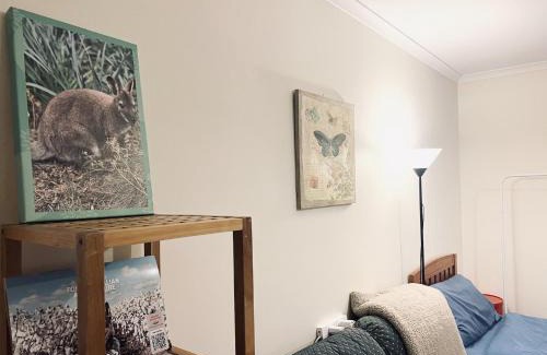 Penguin Haus | Entire Unit in Penguin with Free Parking