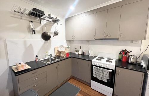 Penguin Haus | Entire Unit in Penguin with Free Parking