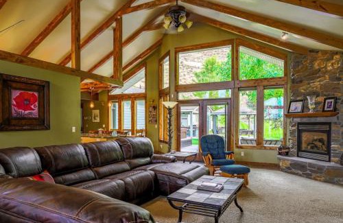 Baker City Haus | Entire Wunder Mine Estate Sleeps 20 Hot Tub Outdoor Kitchen Firepit