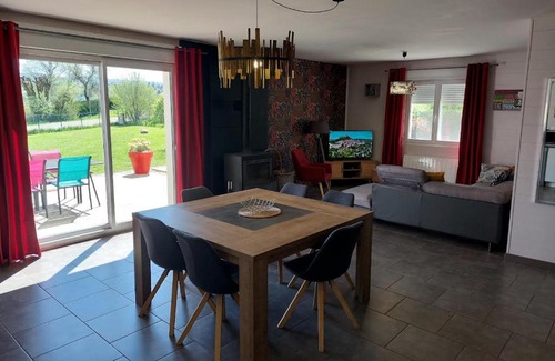 Baresia-sur-l'Ain Haus | Entre Lacs Et Montagnes , Maison individuelle,lits préparés, parking et ménage inclus