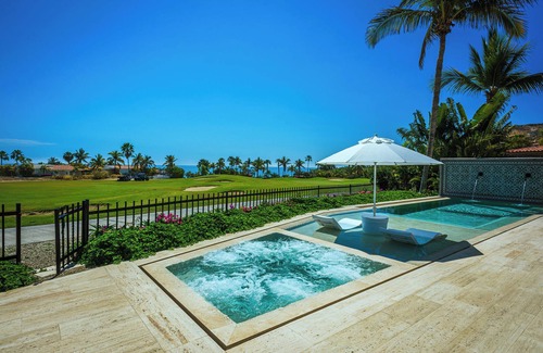 Centro Haus | Enviable location: Palmilla golf course, ocean view, beach, restaurants and more