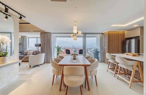 Laureles - Estadio Wohnung | |EP| Spacious Apt in Laureles w/AC's, Views, Desk