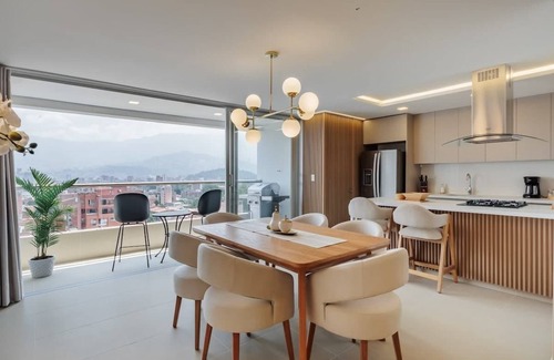 Laureles - Estadio Wohnung | |EP| Spacious Apt in Laureles w/AC's, Views, Desk