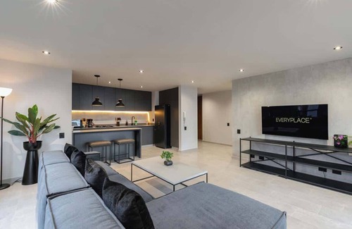 Lalinde Wohnung | |EP| Spacious Apt with AC, Workspace, Views