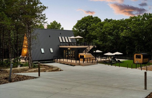 Mount Sterling Haus | Epic A-Frame Retreat | Rooftop, Theater, Hot Tub + Sauna