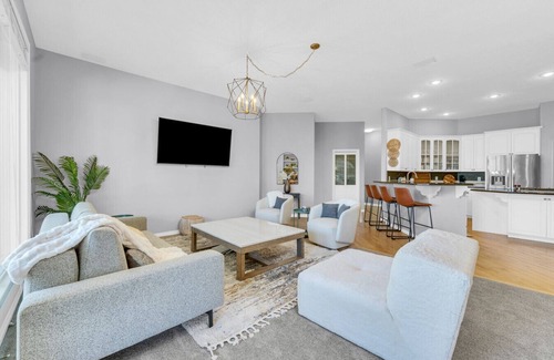 Highlands Haus | Epic Hillside Retreat Htd Pool HotTub Golf 4400sf