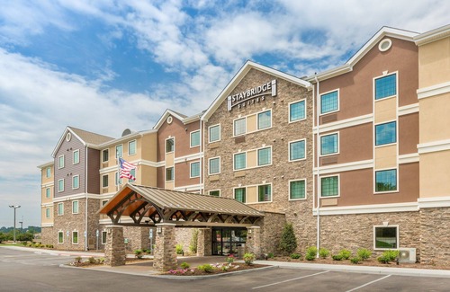 Canton Eigentumswohnung | Ausgestattete King Suite | Kostenloses tägliches Frühstück, gemeinsamer Whirlpool + Pool